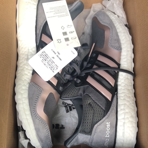 Adidas ULTRABOOST DNA S&L SHOES - Picture 2 of 3